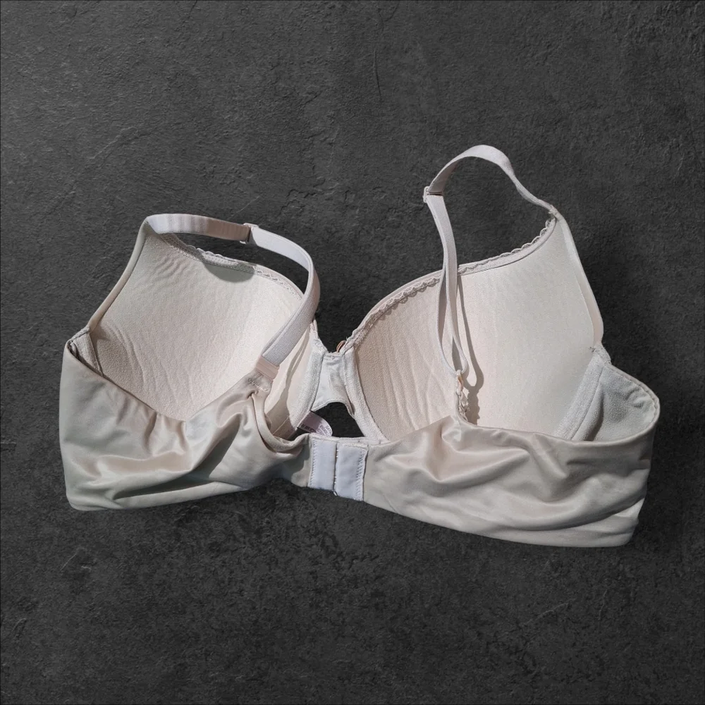 Victoria's Secret Cream Underwire Bra - Picture 3 of 5